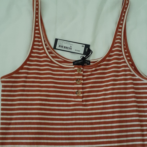 Dress - Picture 2 of 3